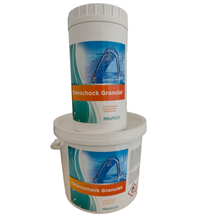 Chlorschock Granulat für eine schnelle 🏊♂️ Wasserdesinfektion in Schwimmbädern, wirksam gegen Algen & Bakterien.